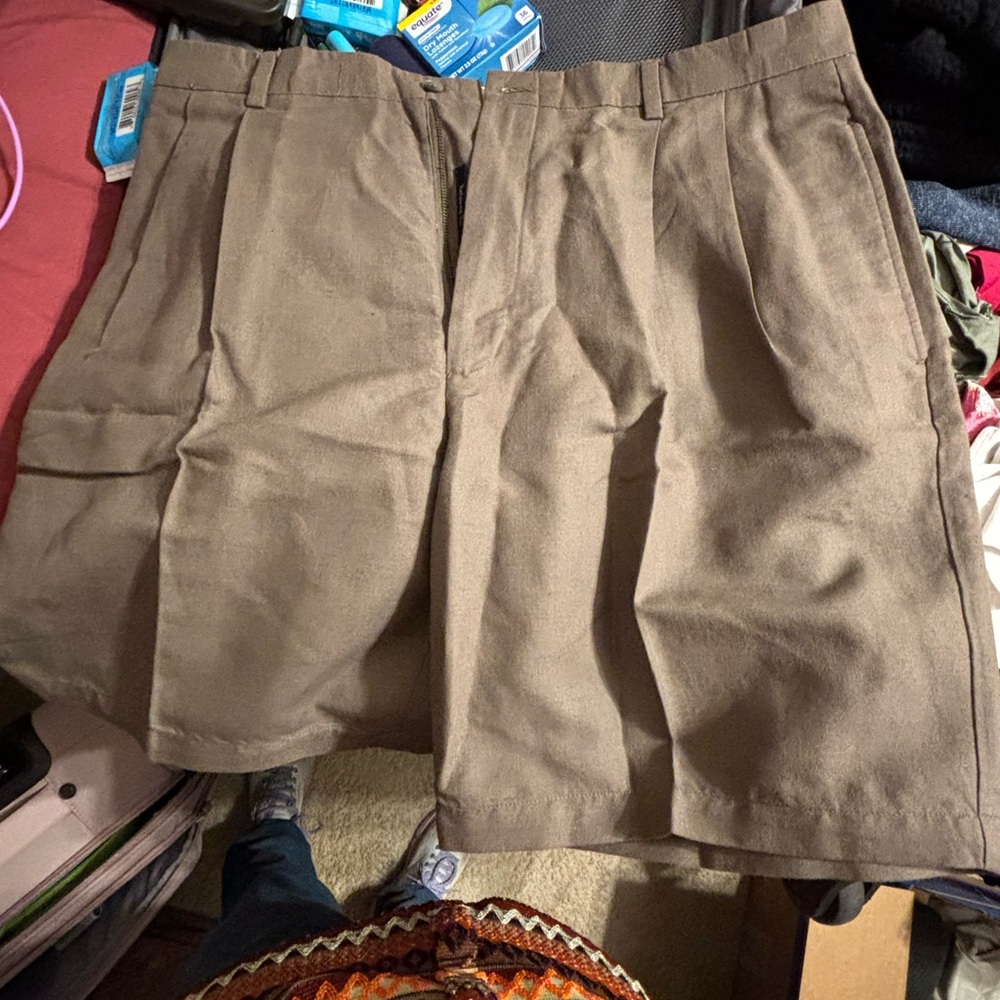 Roundtree & Yorke Men's Flat Front Shorts in Khaki Brown